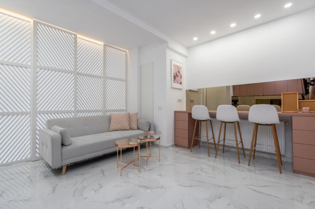 Fantastic City Center Apartment Bucharest Exterior photo