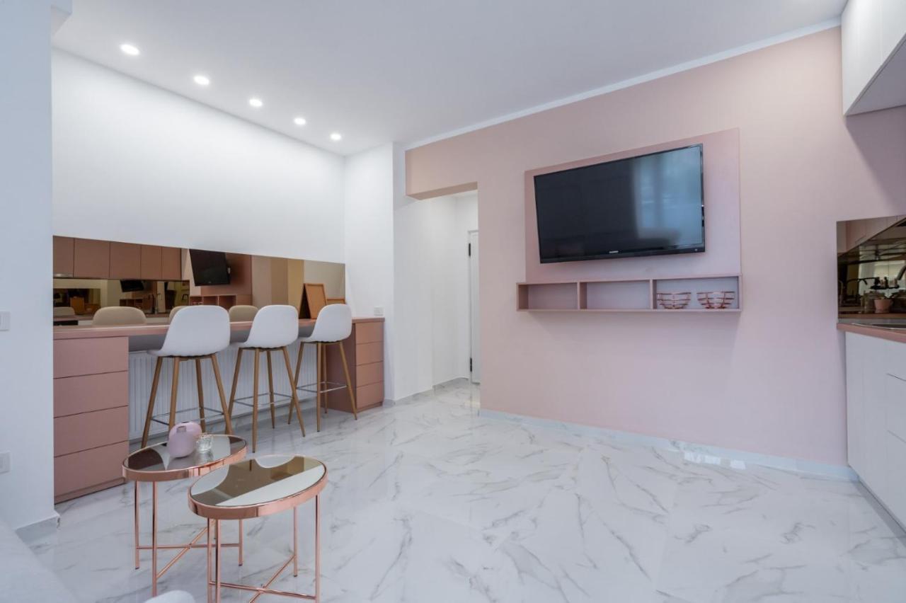 Fantastic City Center Apartment Bucharest Exterior photo